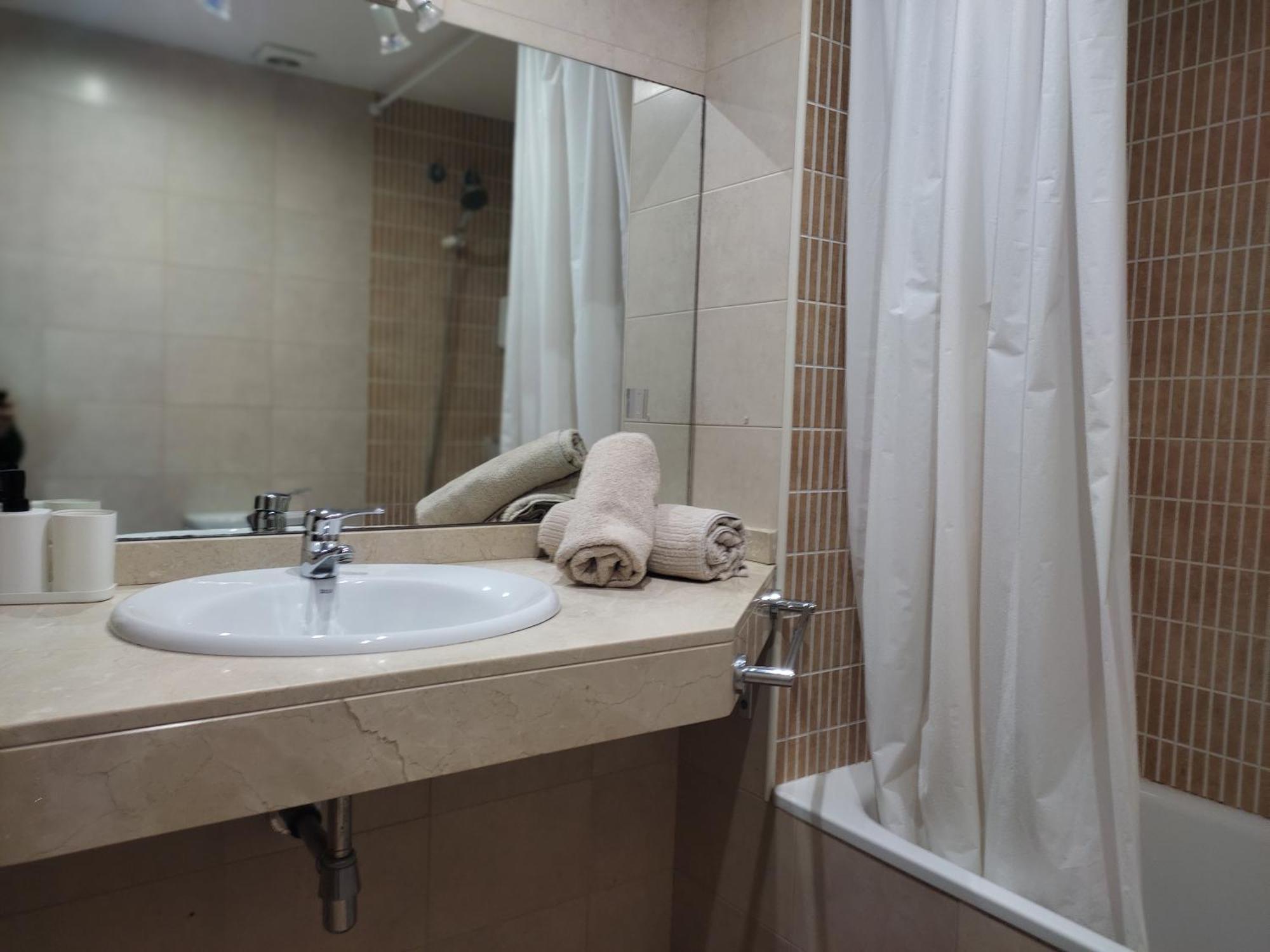 Ap4Us B1 - Apartment For Us - Sightseeing & Beach Near To Barcelona Badalona Ngoại thất bức ảnh